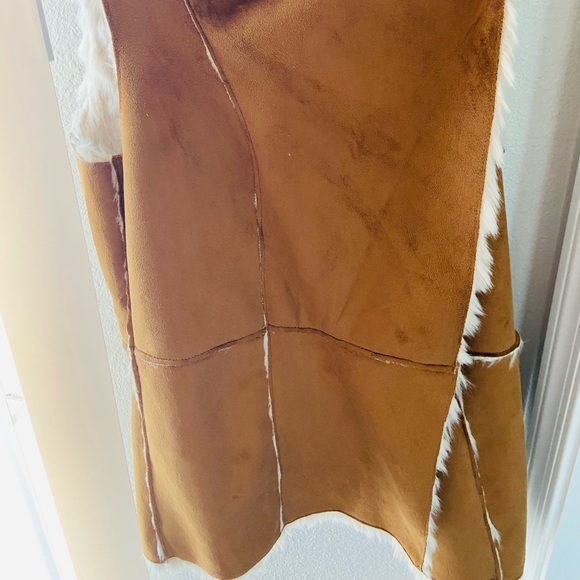 Faux fur vest in camel “suede” - Picture 3 of 5